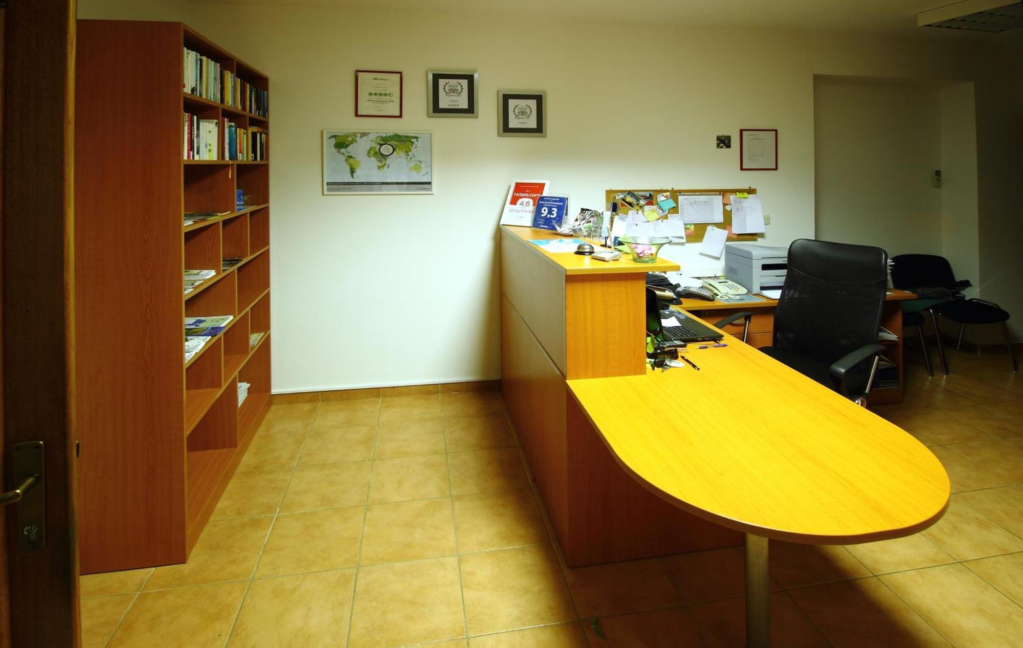 קאבטאט Bacan Serviced Apartments מראה חיצוני תמונה