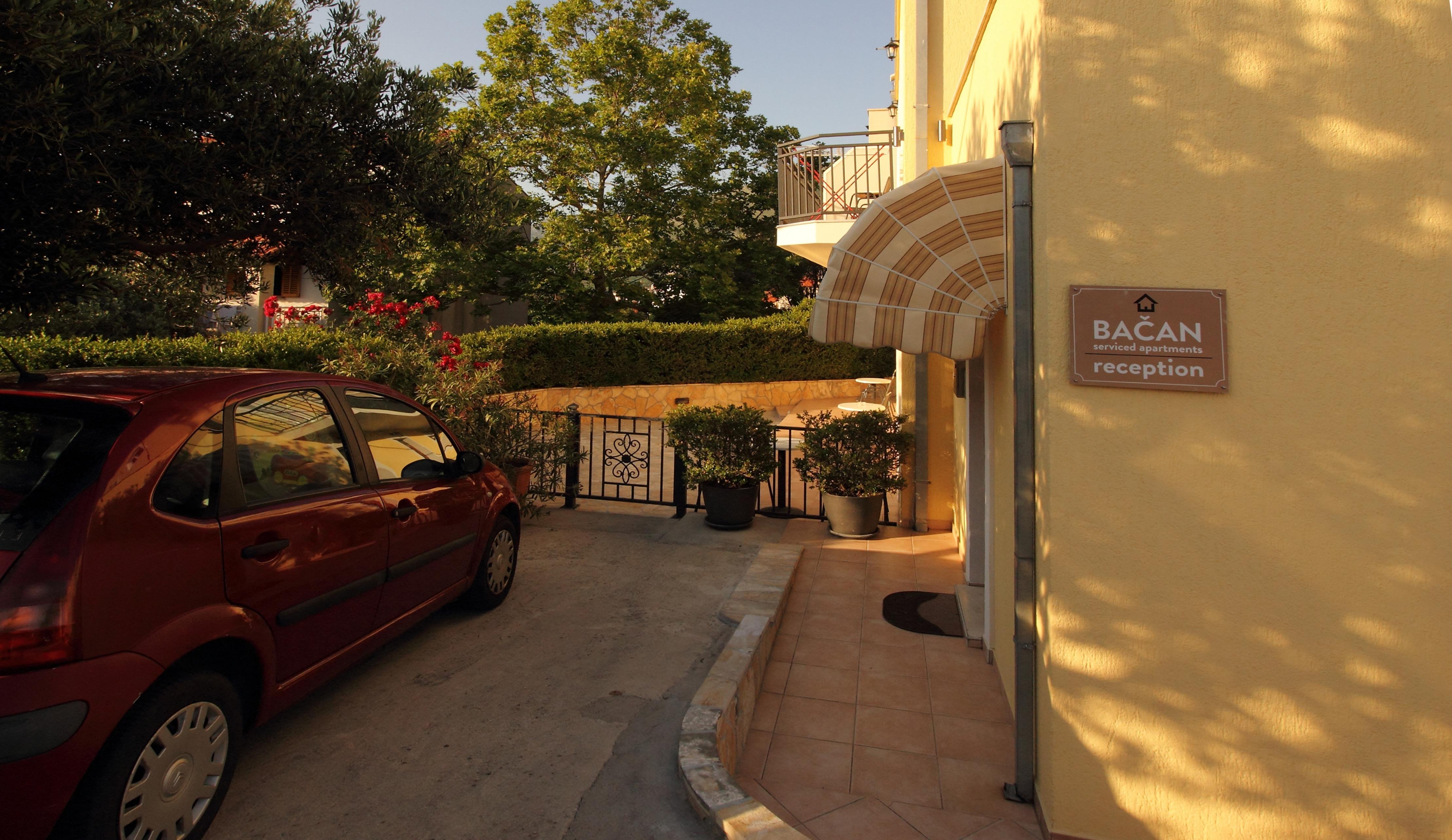 קאבטאט Bacan Serviced Apartments מראה חיצוני תמונה