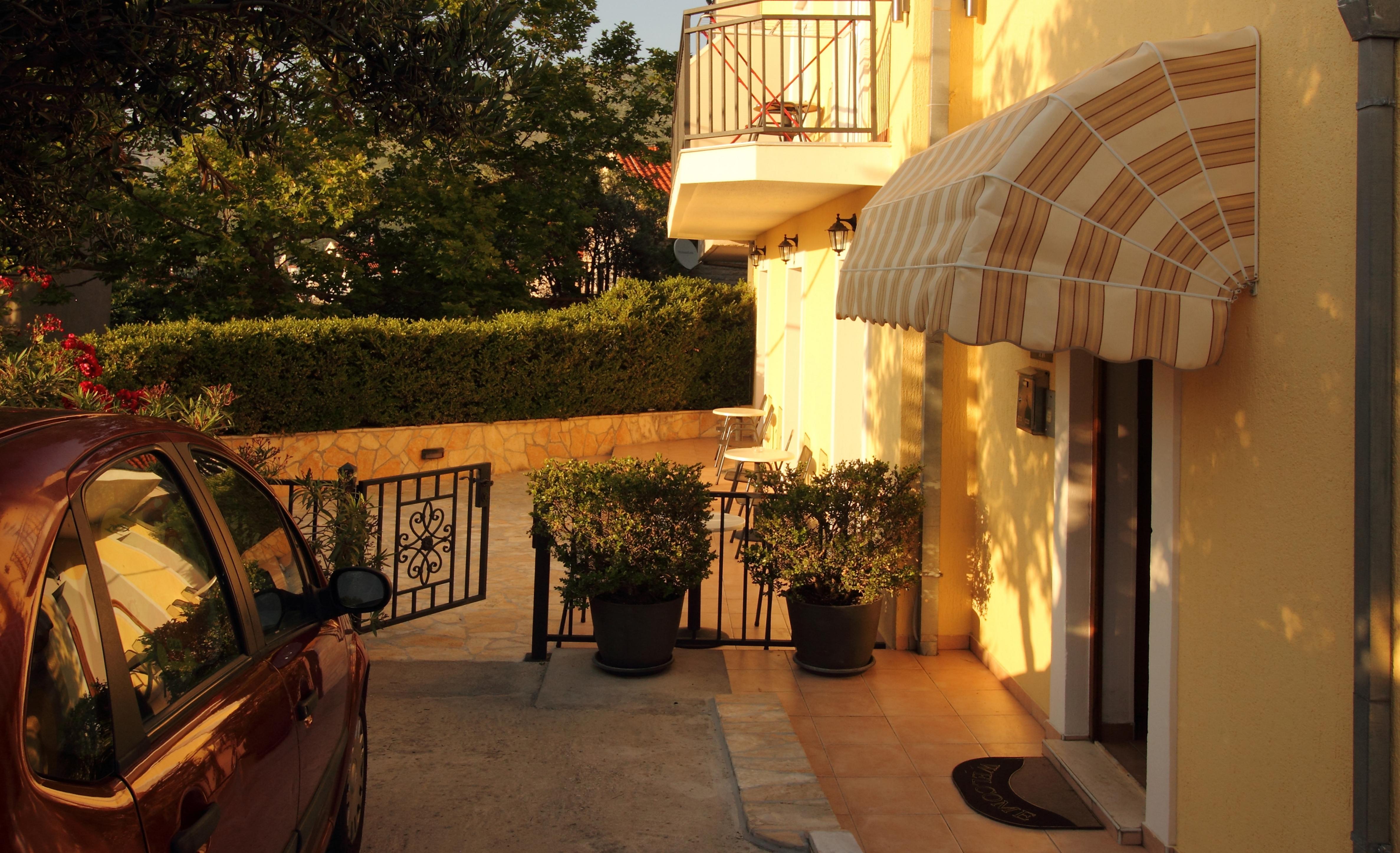 קאבטאט Bacan Serviced Apartments מראה חיצוני תמונה
