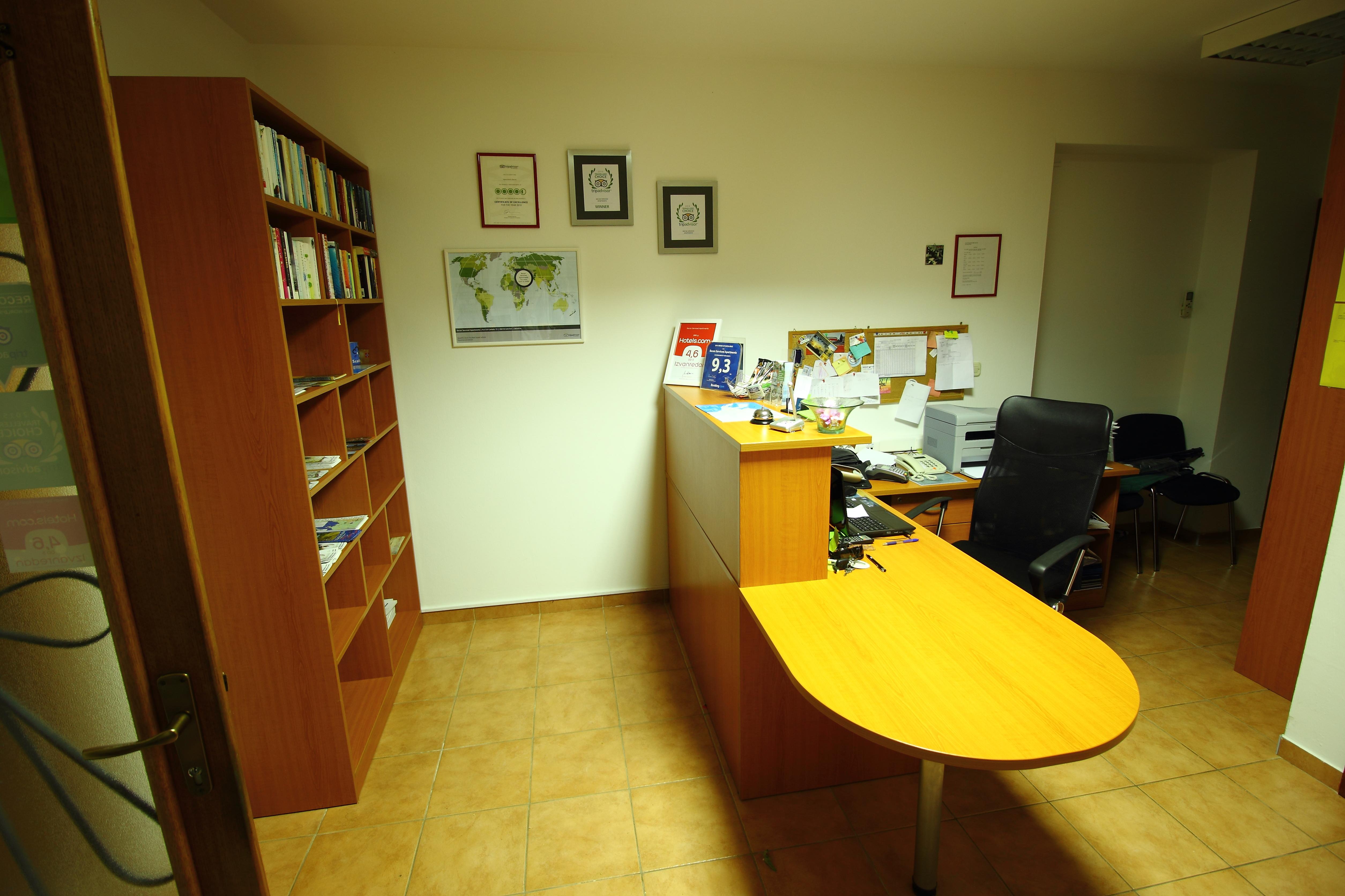 קאבטאט Bacan Serviced Apartments מראה חיצוני תמונה