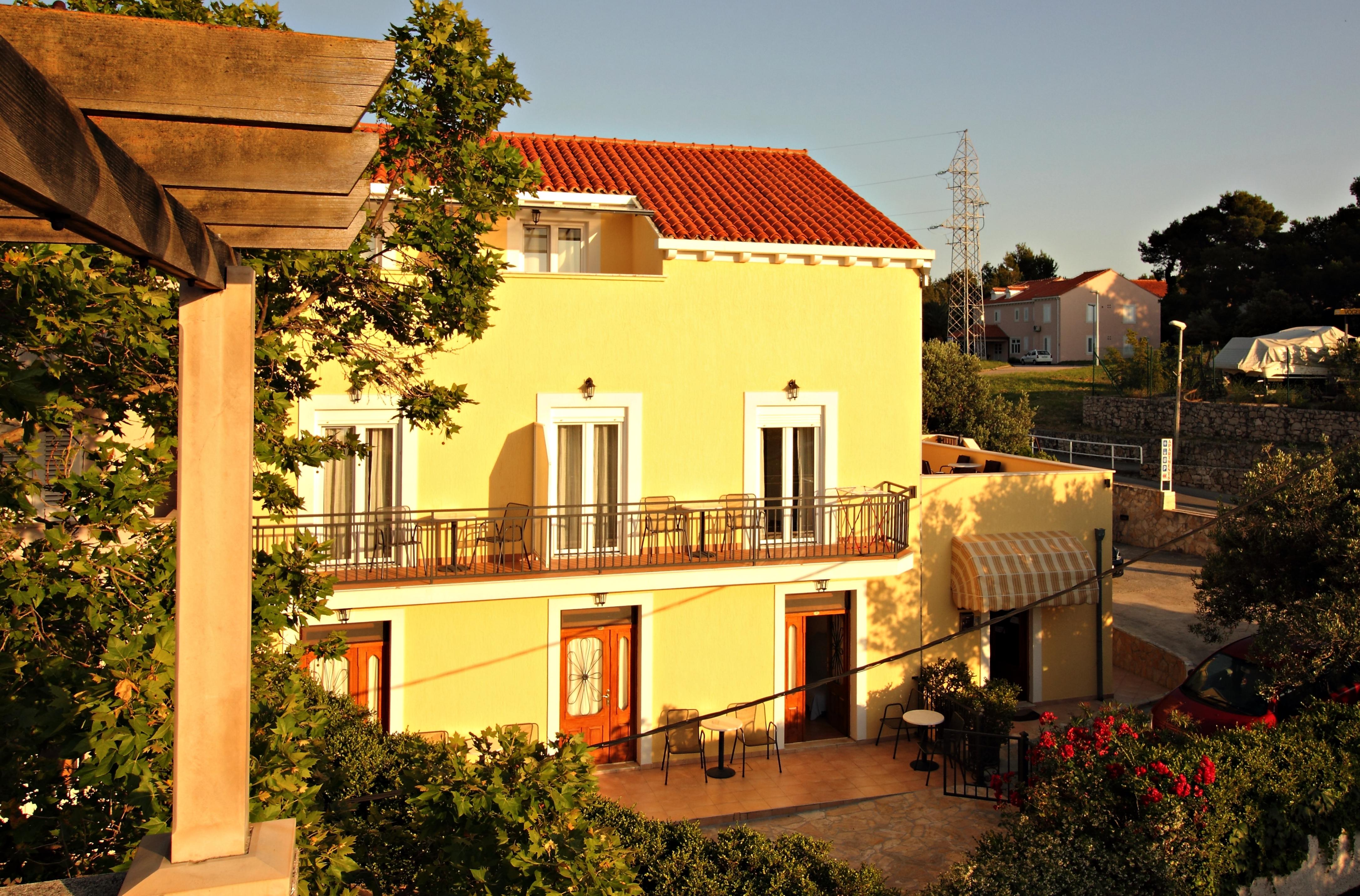 קאבטאט Bacan Serviced Apartments מראה חיצוני תמונה