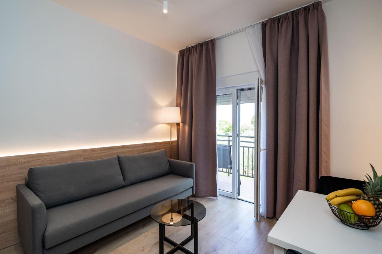 קאבטאט Bacan Serviced Apartments מראה חיצוני תמונה