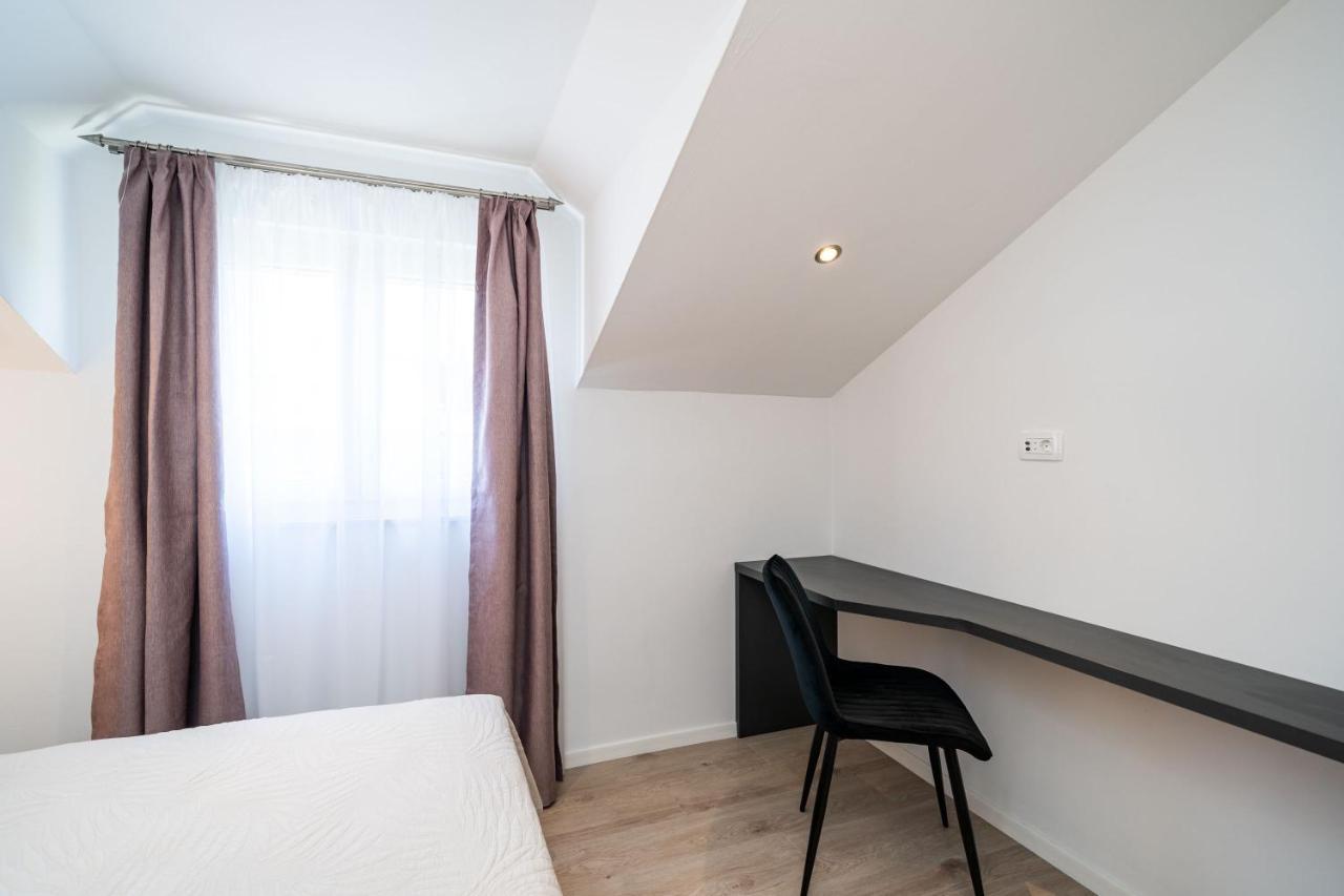 קאבטאט Bacan Serviced Apartments מראה חיצוני תמונה