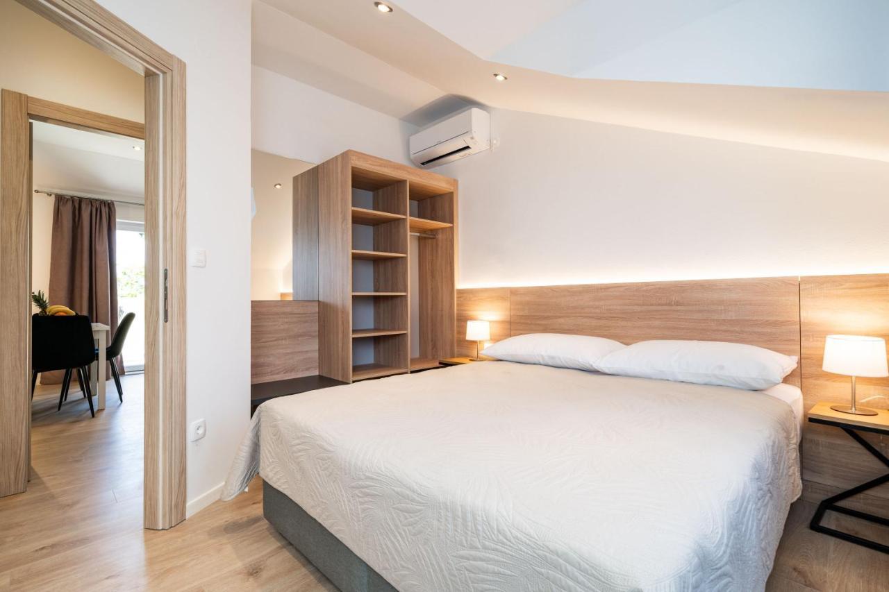 קאבטאט Bacan Serviced Apartments מראה חיצוני תמונה