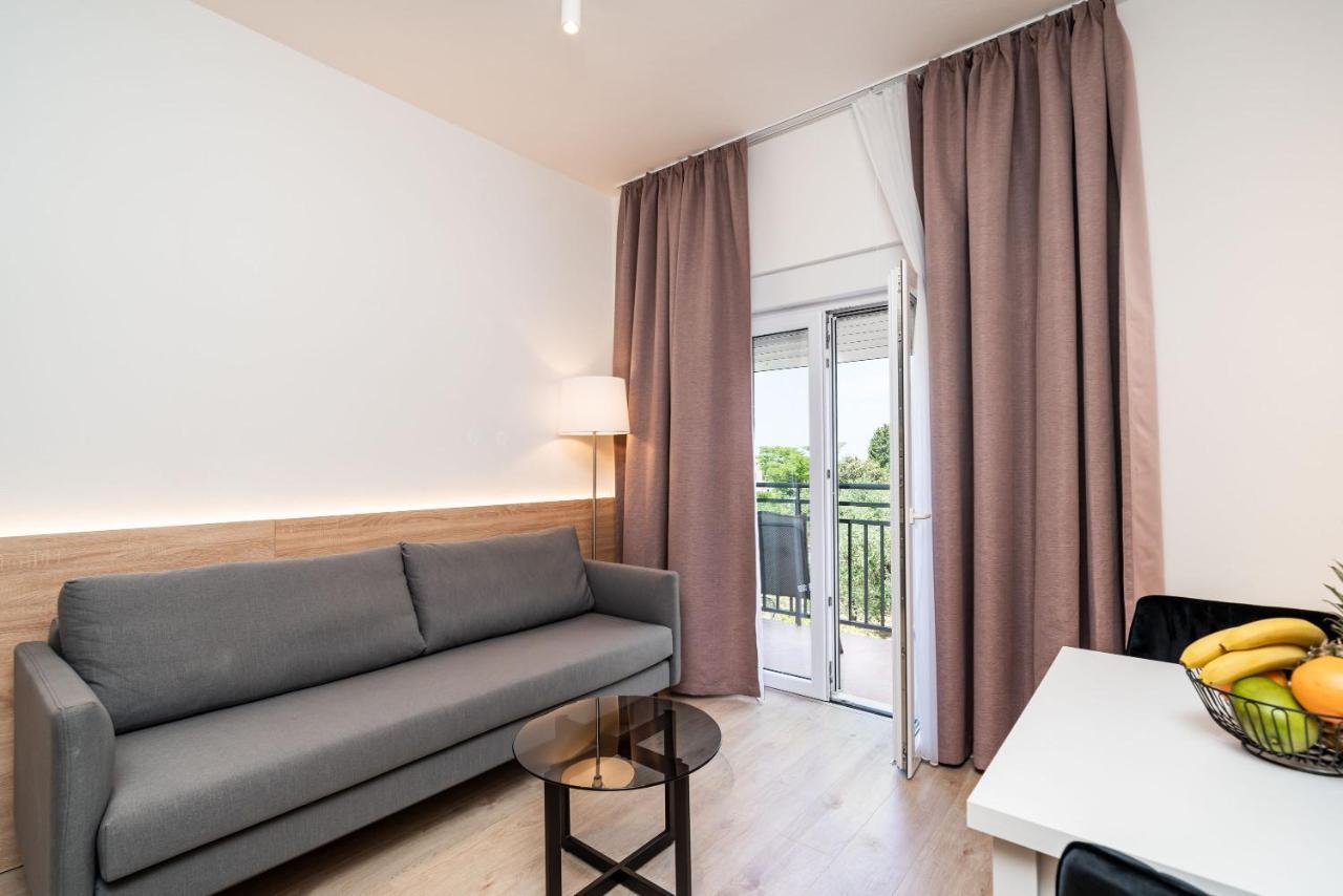 קאבטאט Bacan Serviced Apartments מראה חיצוני תמונה