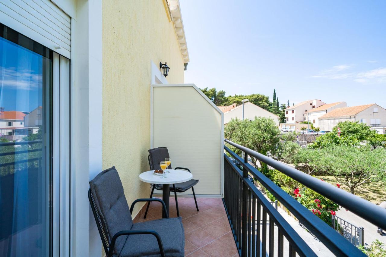קאבטאט Bacan Serviced Apartments מראה חיצוני תמונה