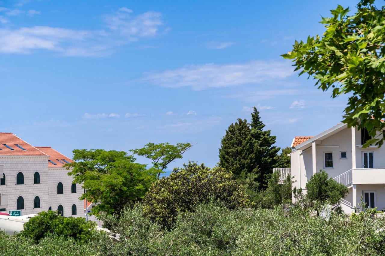 קאבטאט Bacan Serviced Apartments מראה חיצוני תמונה