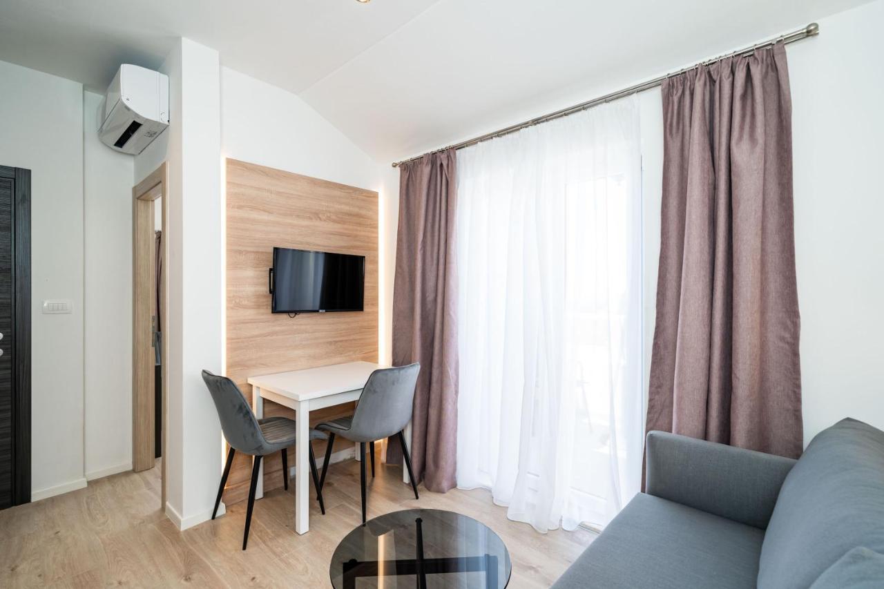קאבטאט Bacan Serviced Apartments מראה חיצוני תמונה