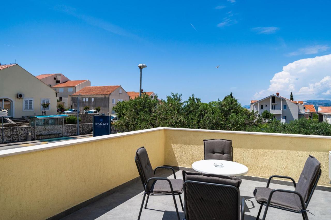 קאבטאט Bacan Serviced Apartments מראה חיצוני תמונה